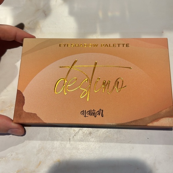 BNIB Alamar Cosmetics Destino eyeshadow palette - Picture 2 of 3